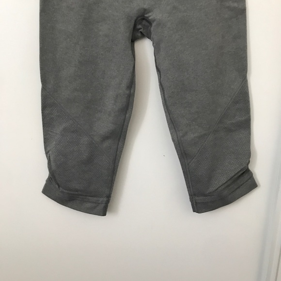 Lululemon Gray Cropped 17” Inseam Leggings - Picture 3 of 6